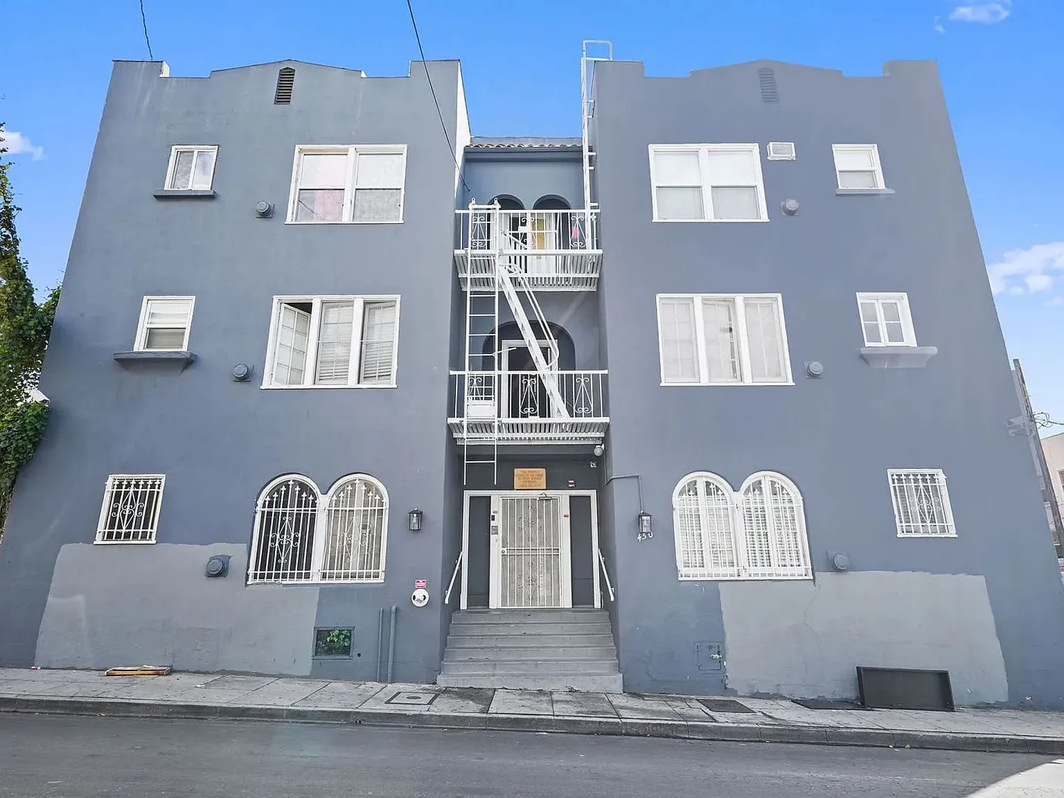 450 S Benton — Photo 1