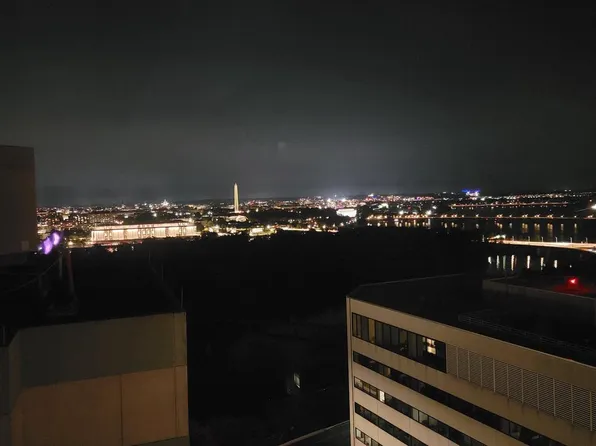 1111 19th St N APT 2402, Arlington, VA 22209