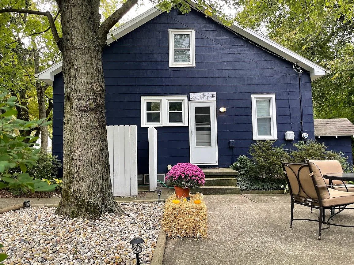 4862 Michigan Ave — Photo 3