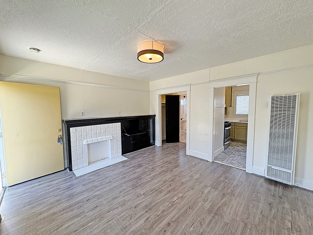 577 Walnut Ave — Photo 2