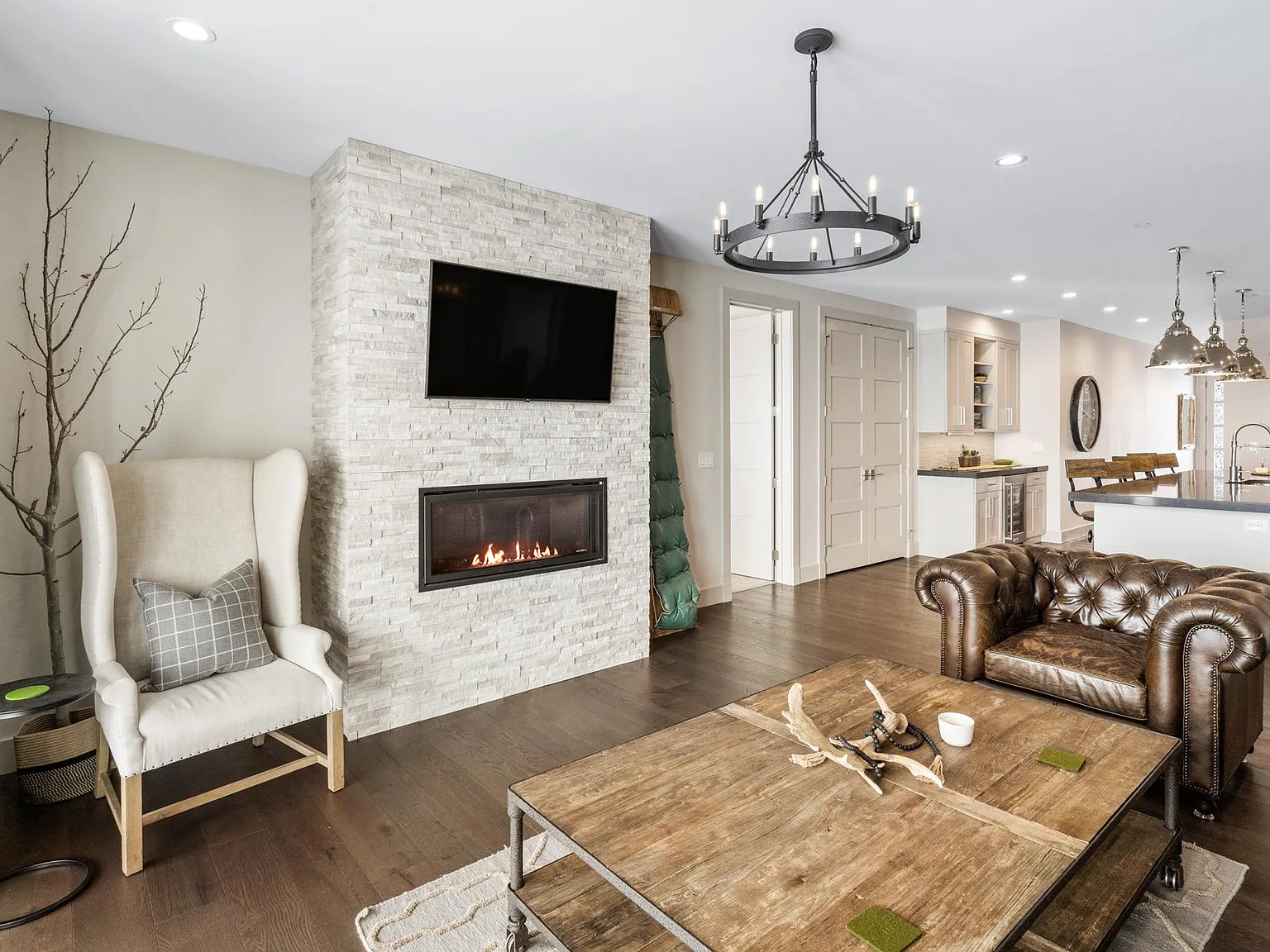 2 bed, 2.5 bath, 1652 sqft, $4,000 — Photo 3