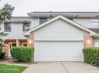 1038 Pinewood Dr, Downers Grove, IL 60516