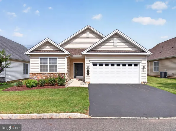 4367 Colonial Ln, Center Valley, PA 18034