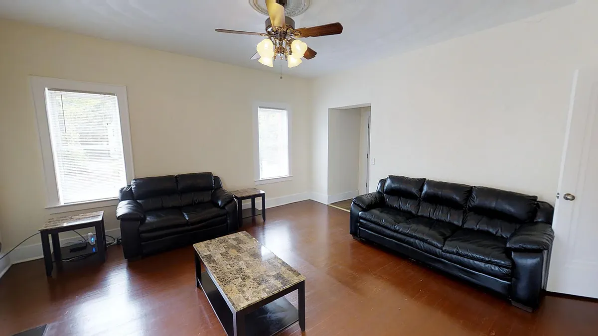 Building Photo - 1929 E Genesee St #4