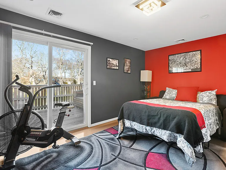9 Seaside Ave — Photo 14