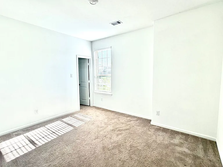 3715 Rock Ledge Dr — Photo 7