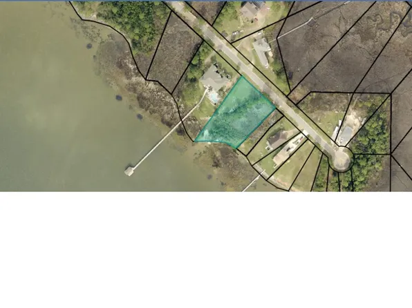 4759 Bayside Dr, Milton, FL 32583