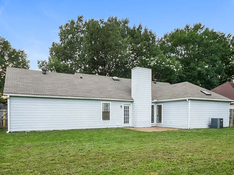 2590 Laurelcrest Dr — Photo 16