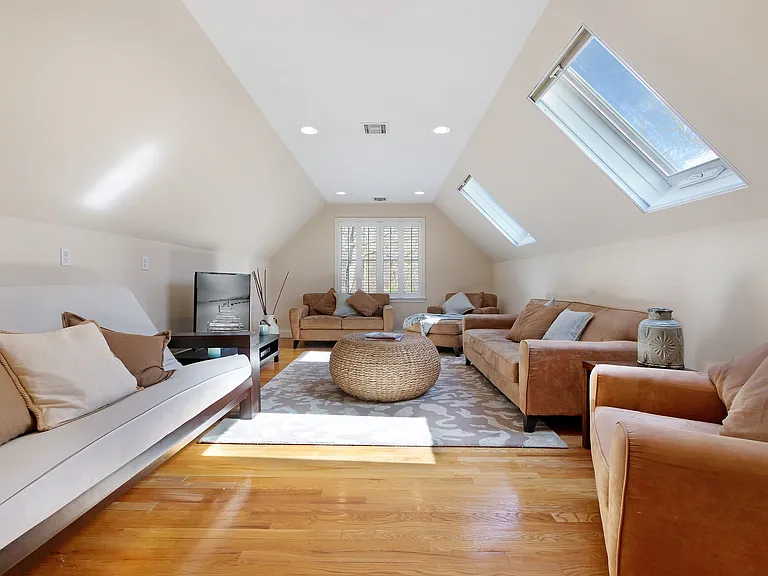 105 Northside Dr — Photo 17