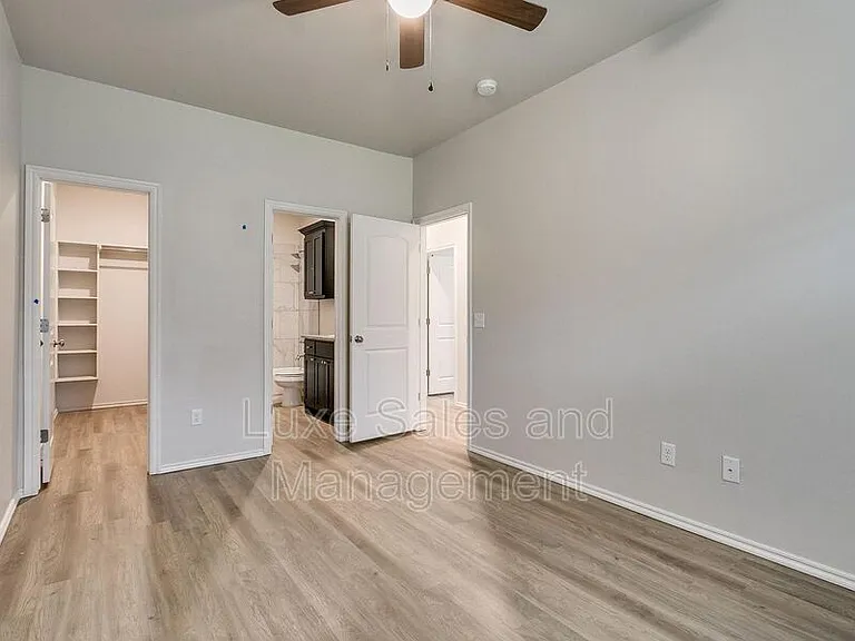 8003 NW 105th Ter — Photo 23