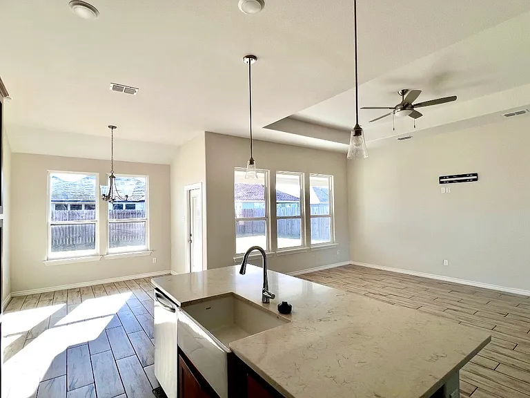 3422 De Zevala St — Photo 3