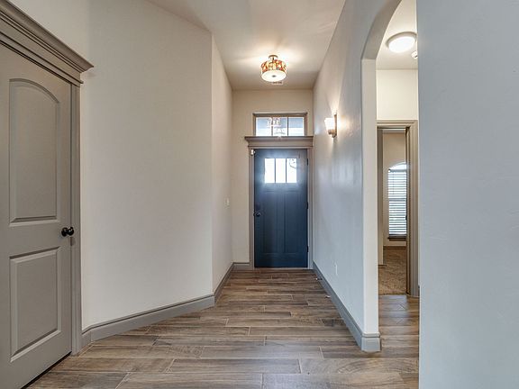 5th image of 6133 Oxnard St