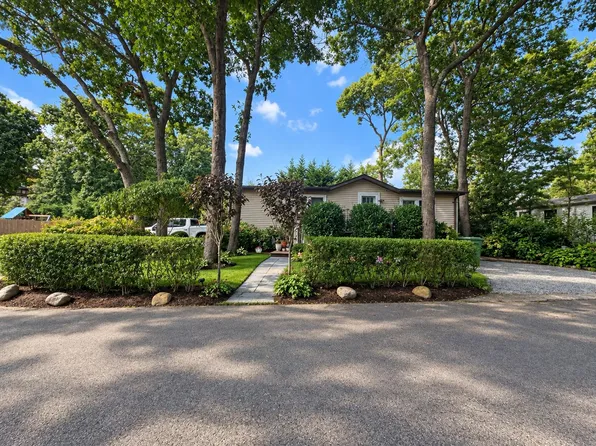 229 W Montauk Hwy Trailer 104, Hampton Bays, NY 11946