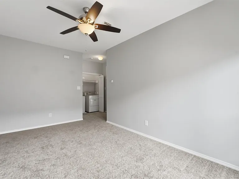 1507 Sutton St — Photo 17