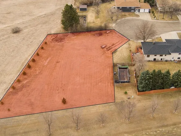 820 Mannhaven St, Hazen, ND 58545