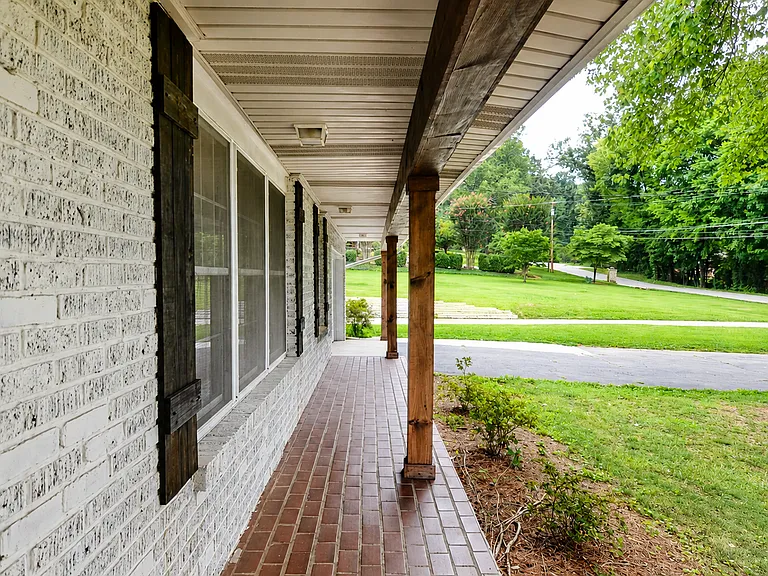 10936 Thornton Dr — Photo 4