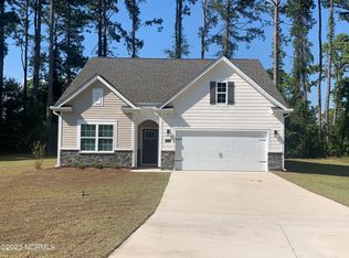 905 Swallow Ct, New Bern, NC 28560