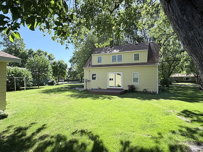1609 Ash St — Photo 5