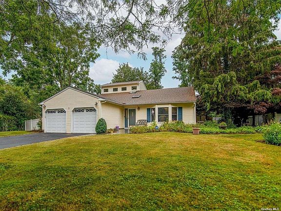 3rd image of 5 Longacre Ct