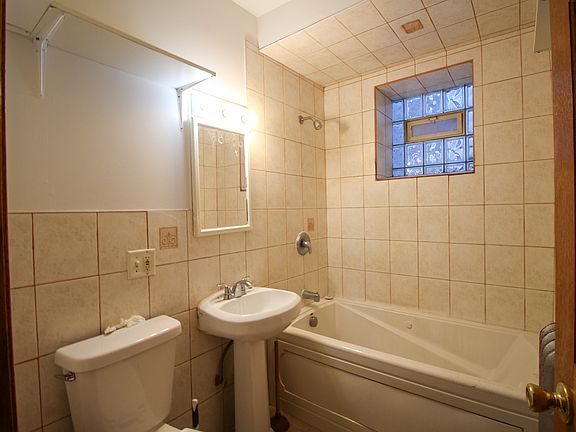 4th image of 3919 N Oakley Ave #G