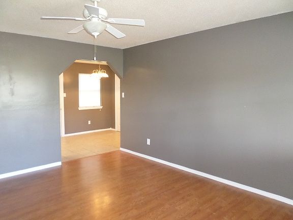 4th image of 155 Sandstone Dr