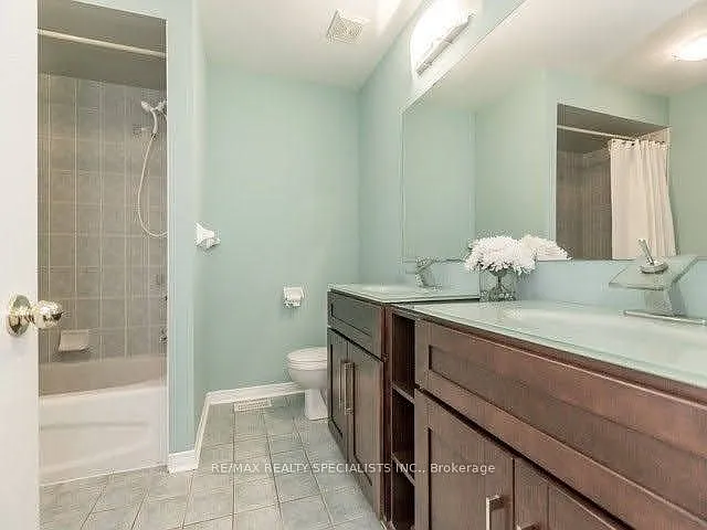 114 River Rock Cres — Photo 8