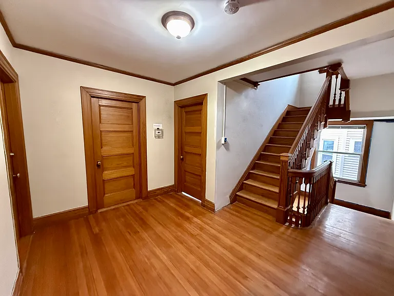 92 Claybourne St — Photo 15