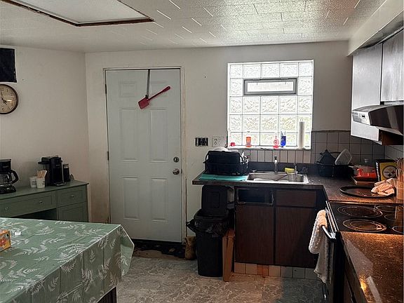 2nd image of 427 Oak Aly