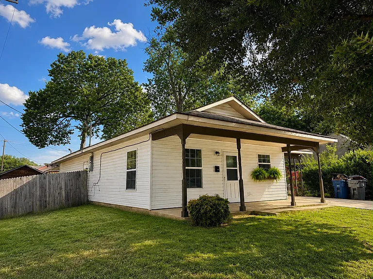 2542 Wilhurt Ave — Photo 1
