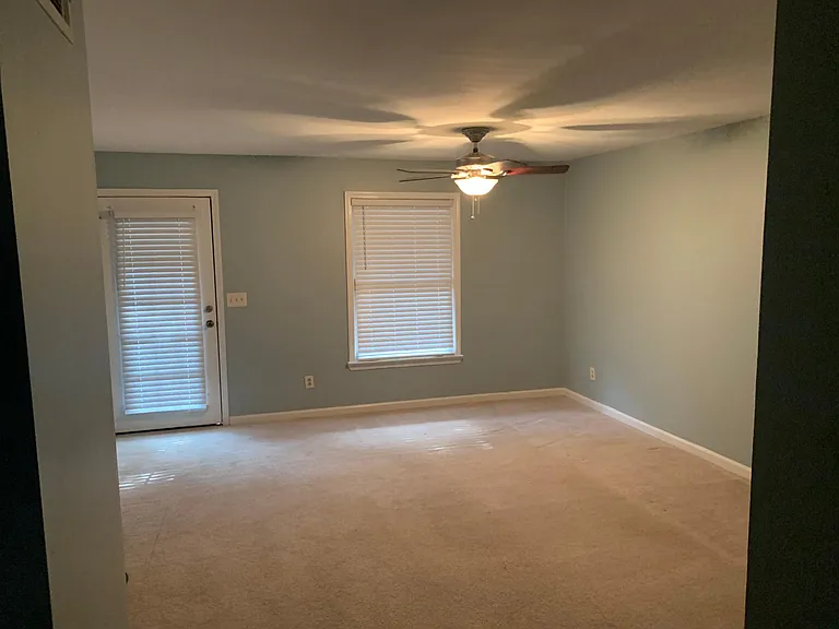 510 E Gillespie St — Photo 4