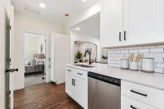 227 N Walnut St — Photo 12