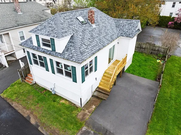 4 Bourgon St, Dartmouth, MA 02748