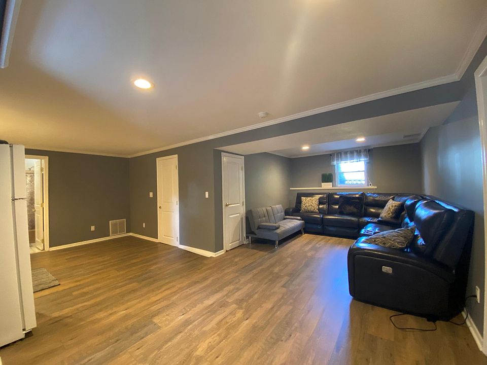 1st image of 6 Orchard Ave Floor 1