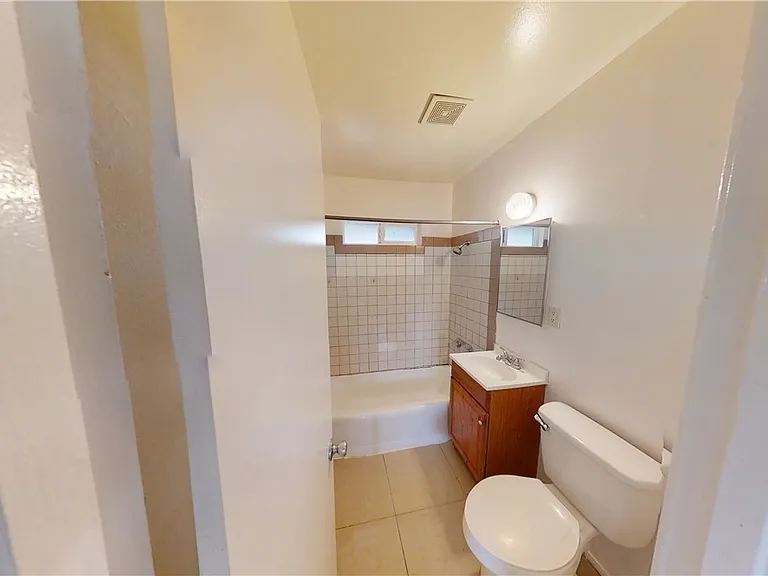 947 Park Ave — Photo 4
