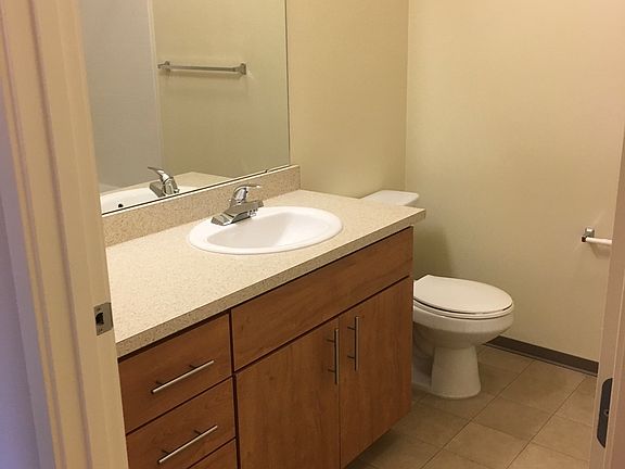 4th image of 975 NE Discovery Dr Unit 212
