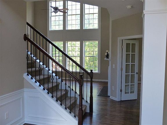 4th image of 727 Waveland Dr