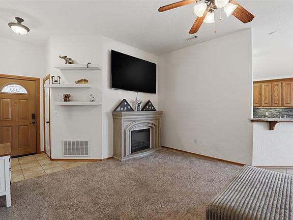 4th image of 4601 Churchill