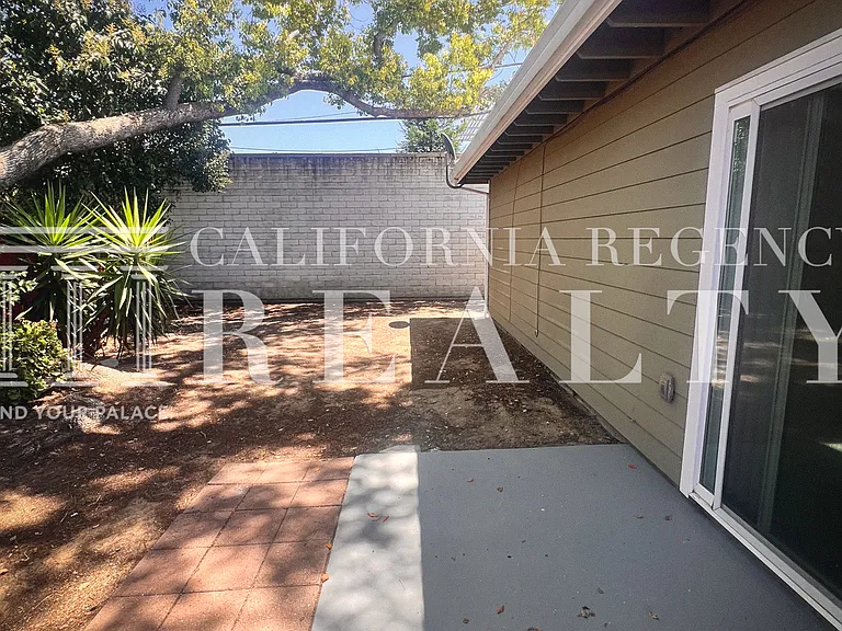 7047 Greenback Ln #A — Photo 18