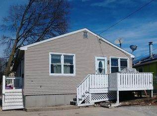 73 Chaucer St, Providence, RI 02908