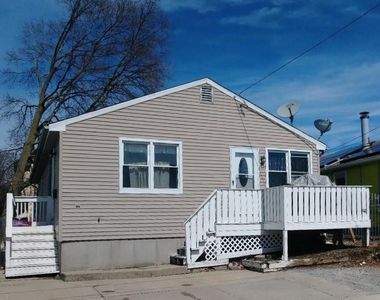 73 Chaucer St, Providence, RI, 02908