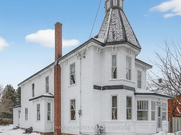 11 Alfred St, Smiths Falls, ON K7A 4H6