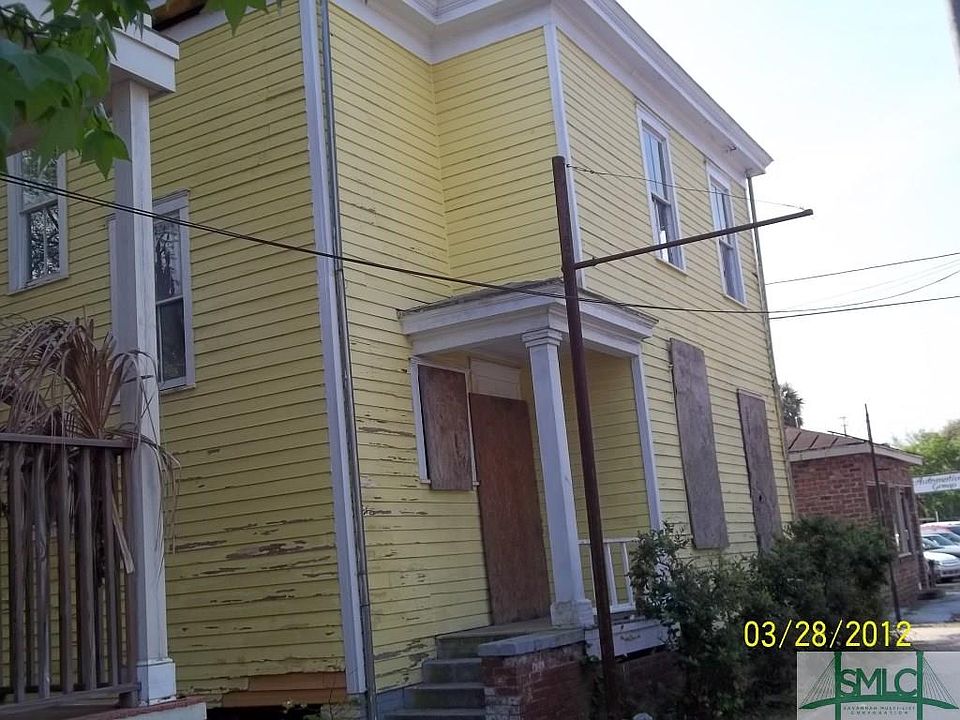 2nd image of 2302 Montgomery St