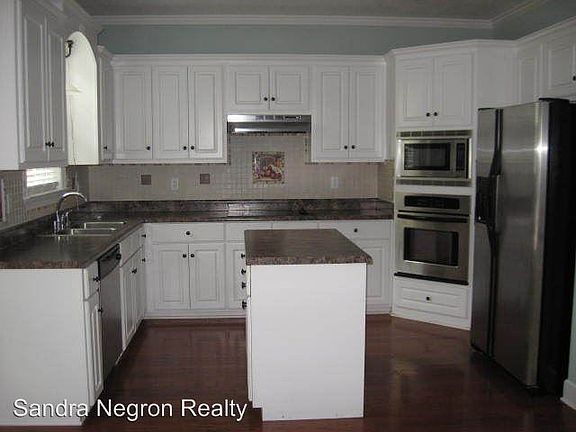 4th image of 948 Woody Hill Cir