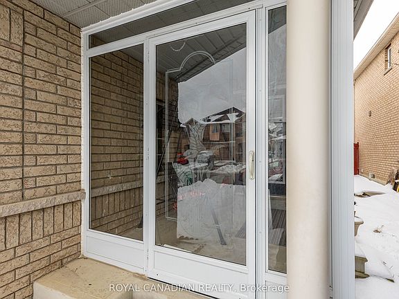 4th image of 101 Crystalview Cres