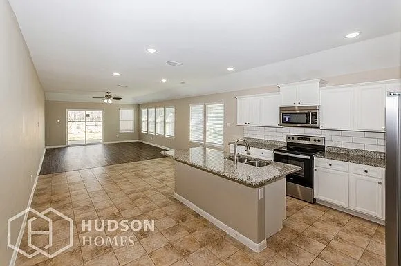 9200 Hawthorne Dr — Photo 3