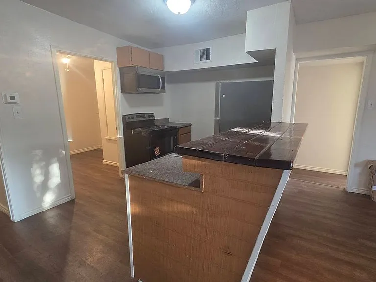 802 N 7th St — Photo 3