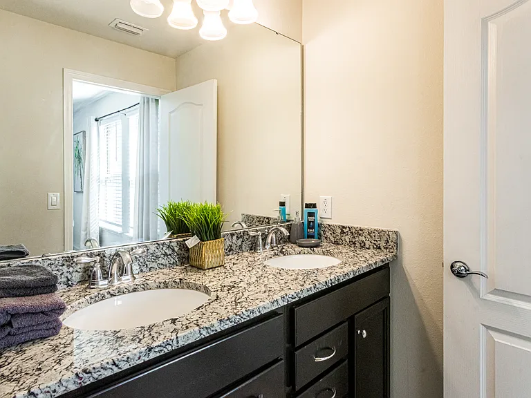 2311 Luxor Dr — Photo 12