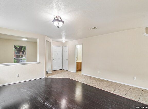 3rd image of 407 Amberdale Oak