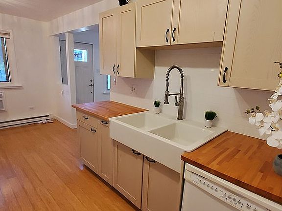 5th image of 9064 Archer Ave Unit F