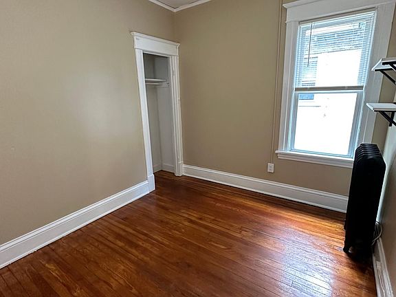 4th image of 420-422 Hudson Ave #2